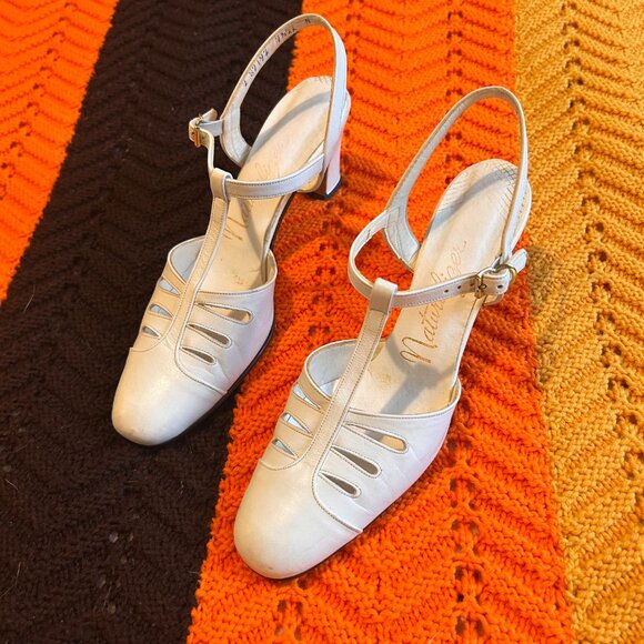 1970s Naturalizer White Leather T-bar Roman Mary Jane sandal heels- made in Cana - Picture 13 of 16